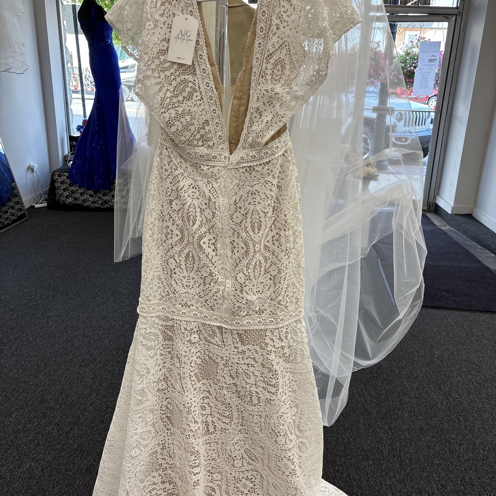 Elegant Lace Wedding Dress